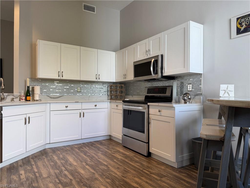 LAKESIDE CARRIAGE HOMES - Residential Lease