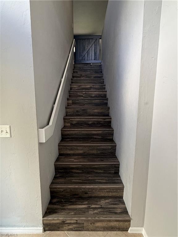 LAKESIDE CARRIAGE HOMES - Residential Lease