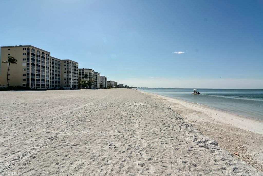 DOLPHIN WAY - Residential