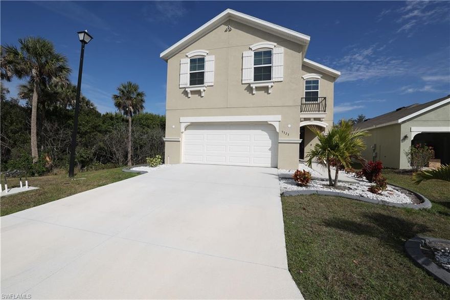 Spectacular 2019 DR Horton's two story home with lots of upgrades. First floor offers an invited open concept plan 
(Kitchen-Dining-Living and 1/2 Bath) are leading you towards the beautiful and spacious kitchen's island. Top of the line stainless steel appliances, back splash, white cabinets and quartz countertops are some of the updates just to name a few. As you find your way to the second floor, you'll notices the patterned porcelain tile through out the entire home. The second level offers all four bedrooms and two full baths, as well as an extra loft space at the end of the stairs. The home is conveniently located with shops, restaurants and main highways just minutes away.