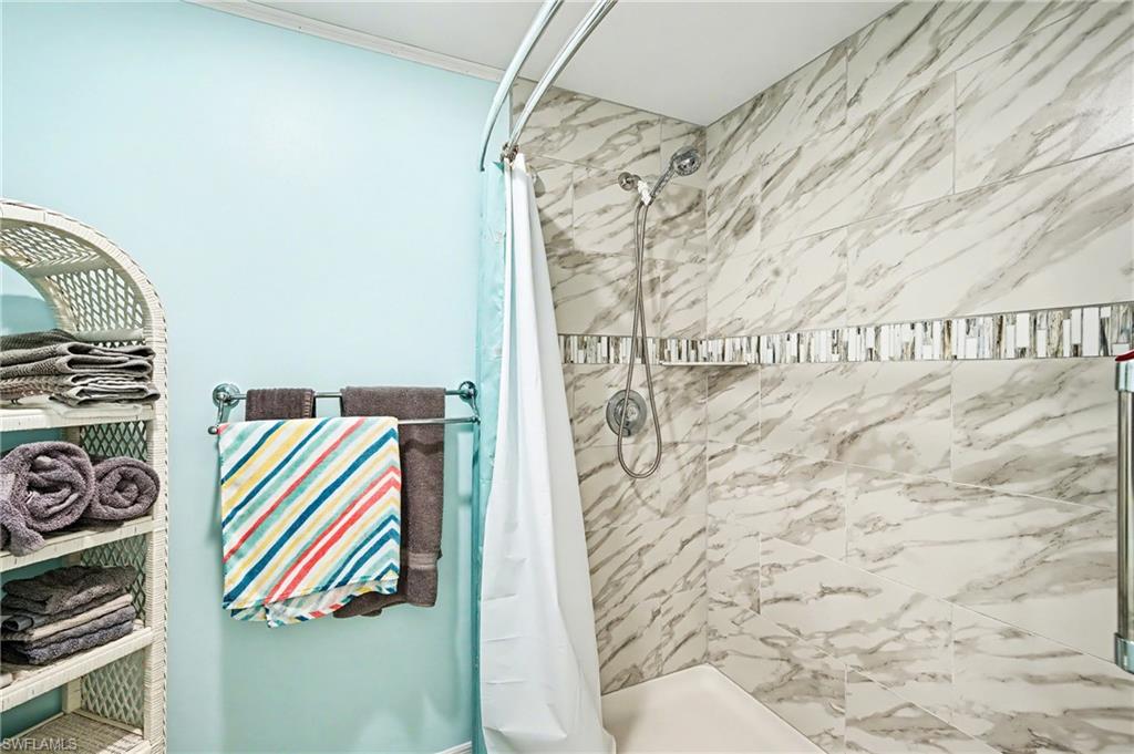 SIX LAKES COUNTRY CLUB - Residential