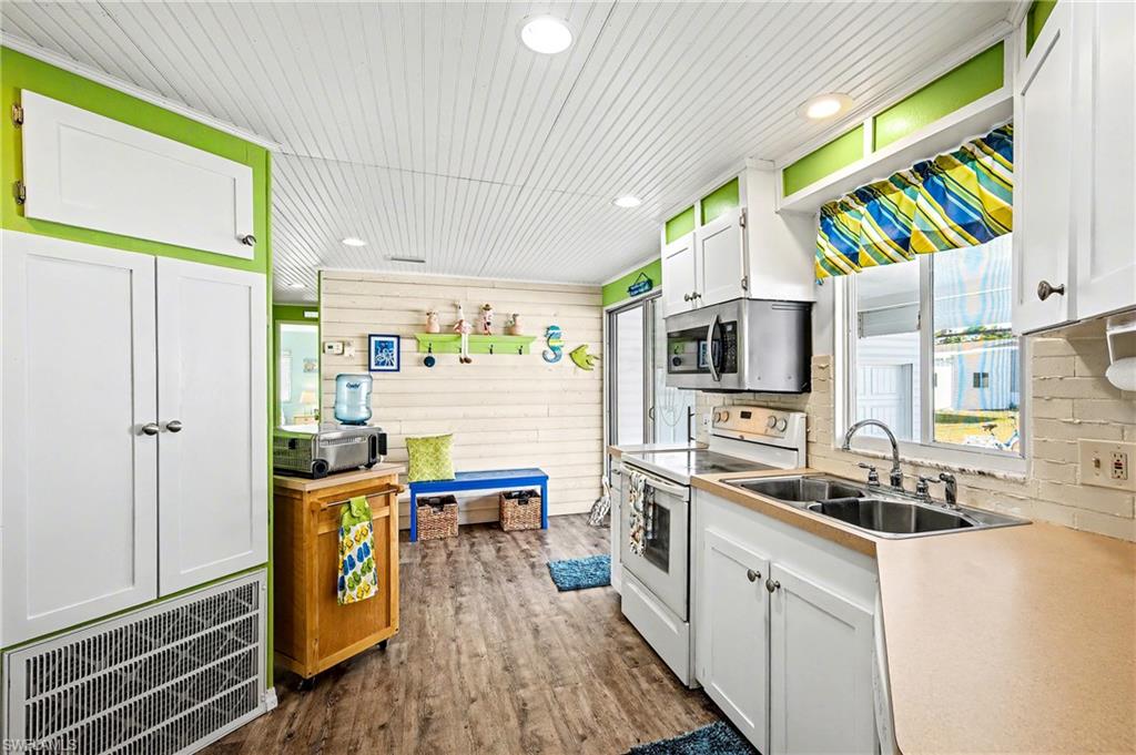 SIX LAKES COUNTRY CLUB - Residential