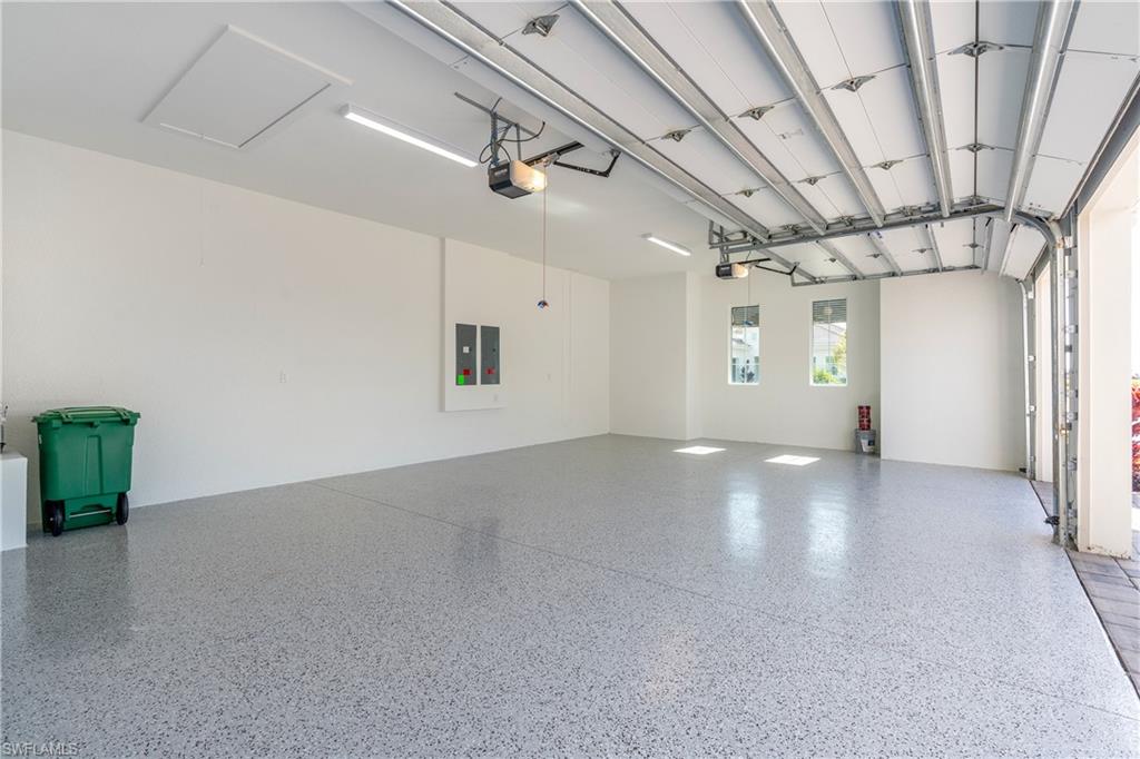 CAYMAS - Residential