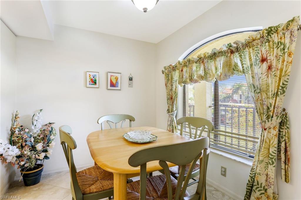 COUNTRY MANOR - Residential