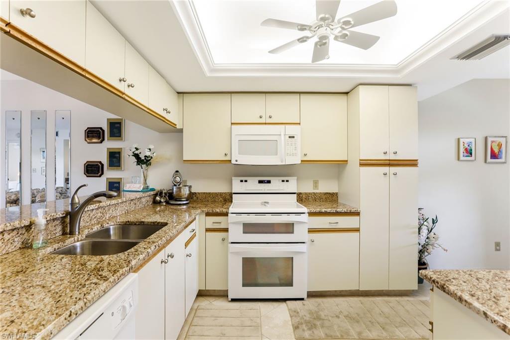 COUNTRY MANOR - Residential