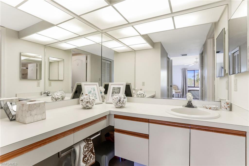 COUNTRY MANOR - Residential