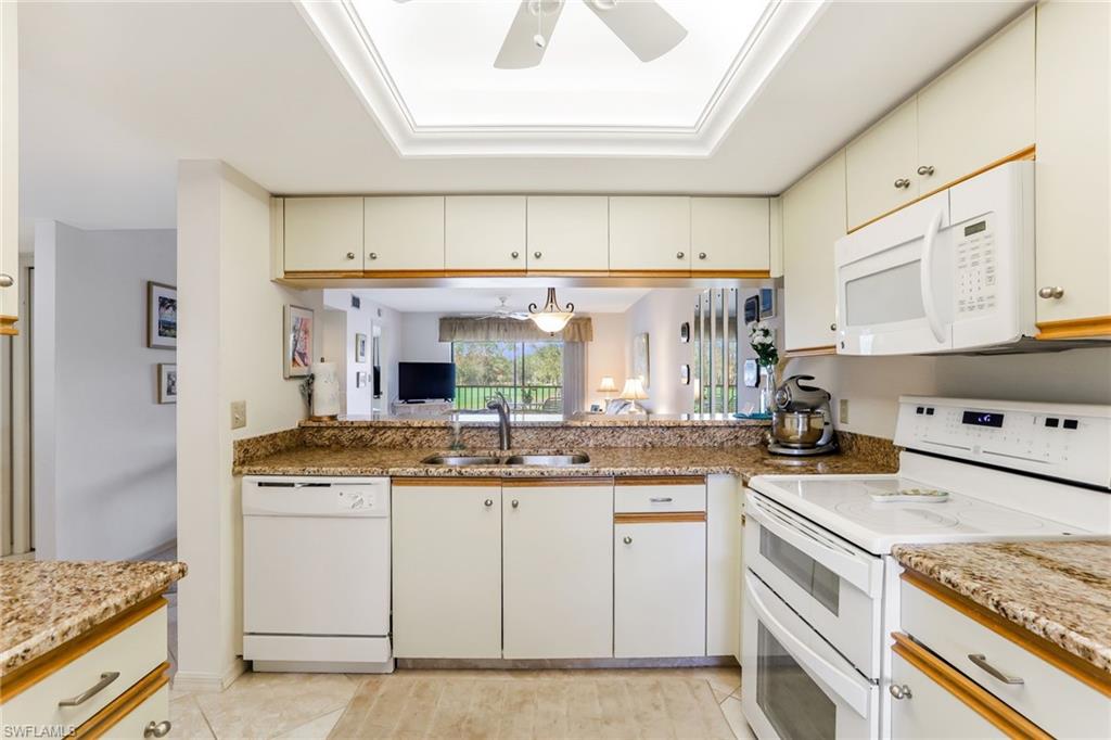 COUNTRY MANOR - Residential