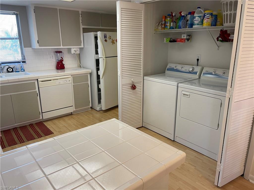 YACHTSMANS COVE - Residential