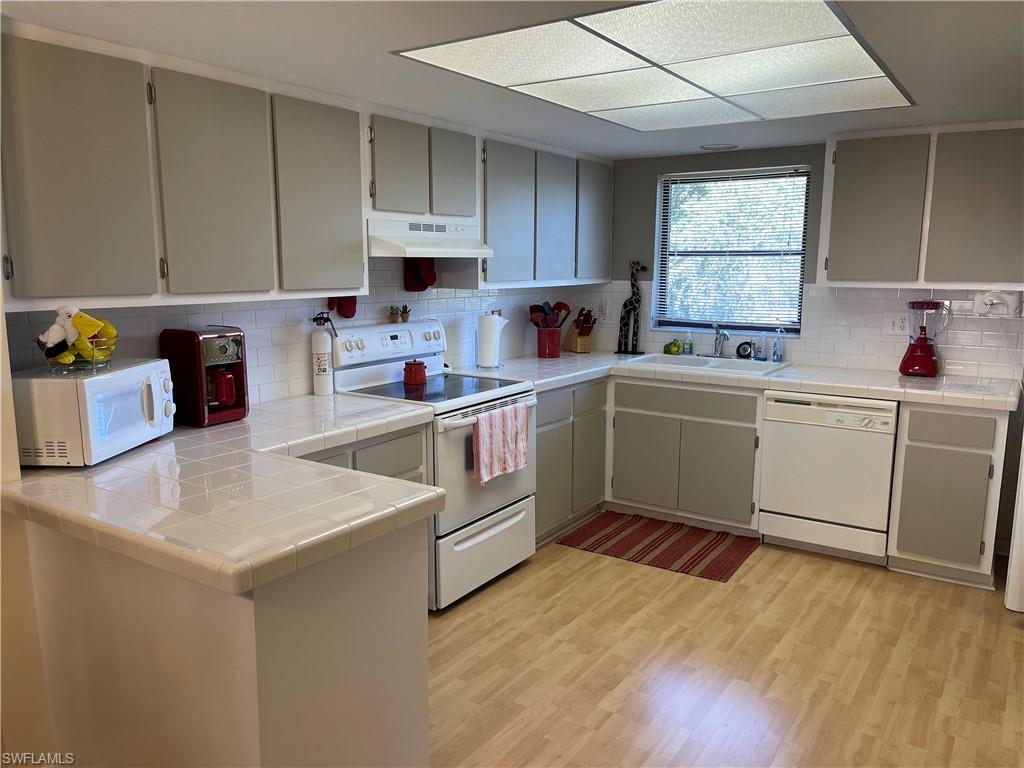 YACHTSMANS COVE - Residential