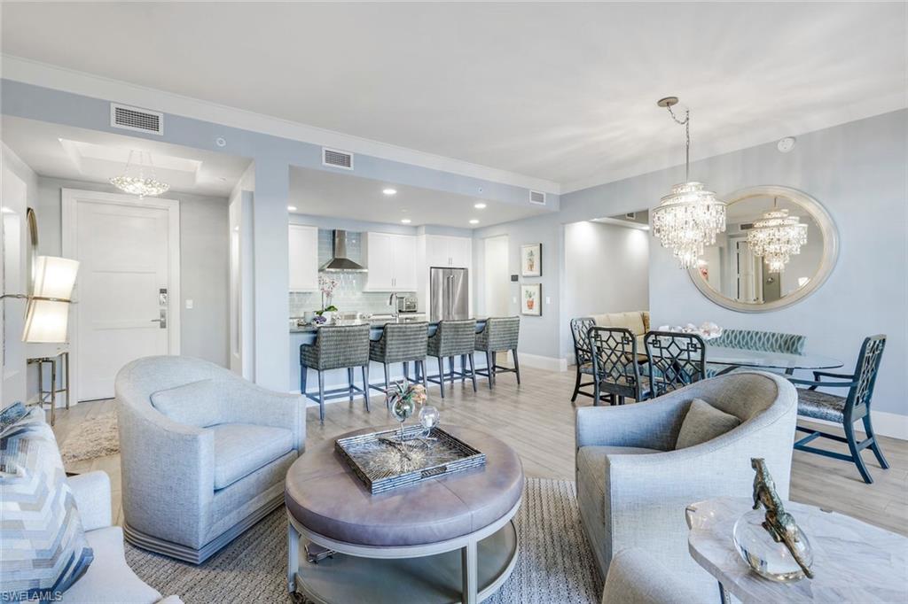 NAPLES SQUARE - Residential