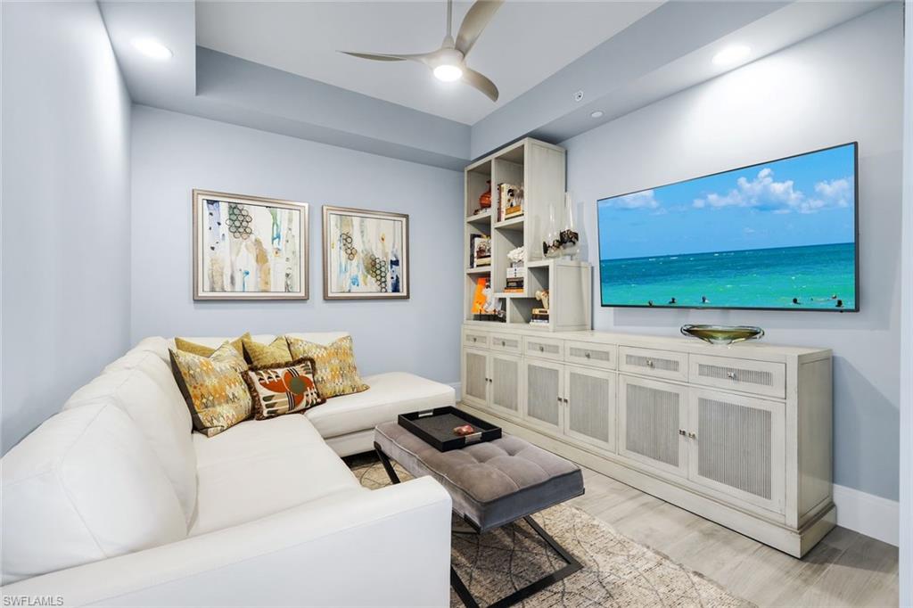 NAPLES SQUARE - Residential