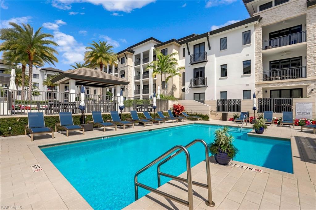 NAPLES SQUARE - Residential