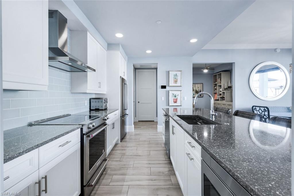 NAPLES SQUARE - Residential