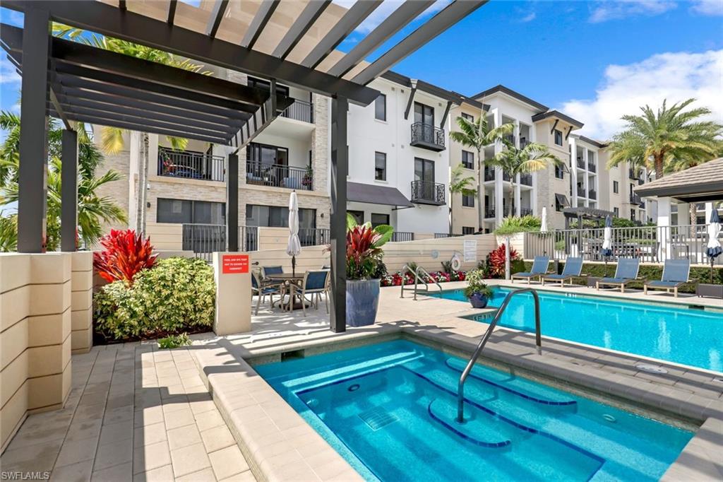 NAPLES SQUARE - Residential