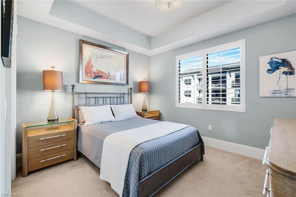 NAPLES SQUARE - Residential