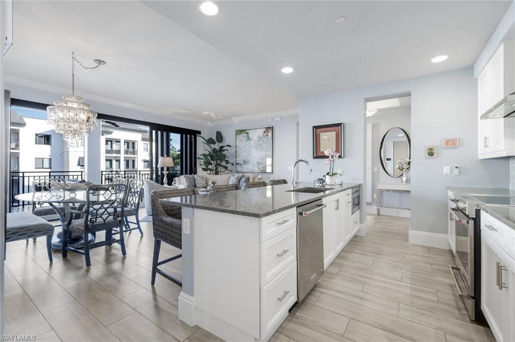 NAPLES SQUARE - Residential