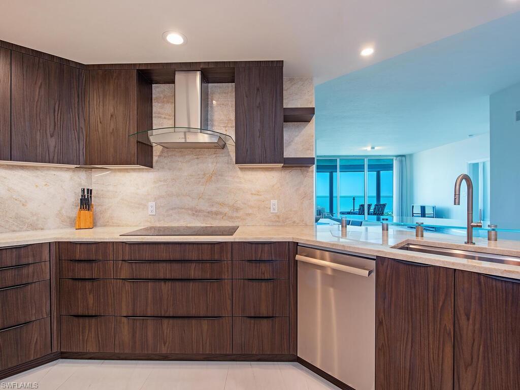 BAYPOINTE AT NAPLES CAY - Residential