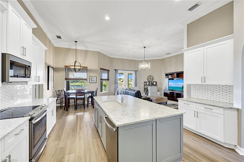 VALENCIA LAKES - Residential