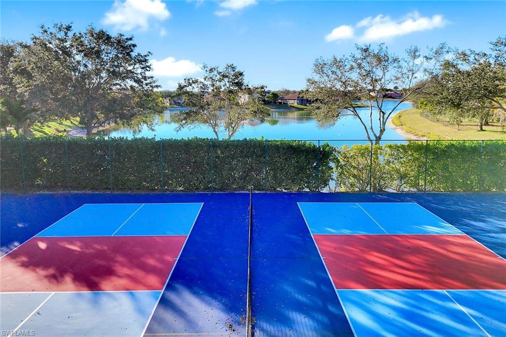 VALENCIA LAKES - Residential