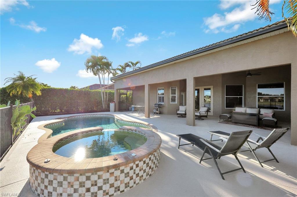 VALENCIA LAKES - Residential