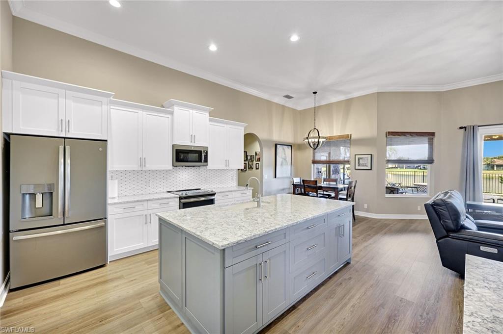 VALENCIA LAKES - Residential