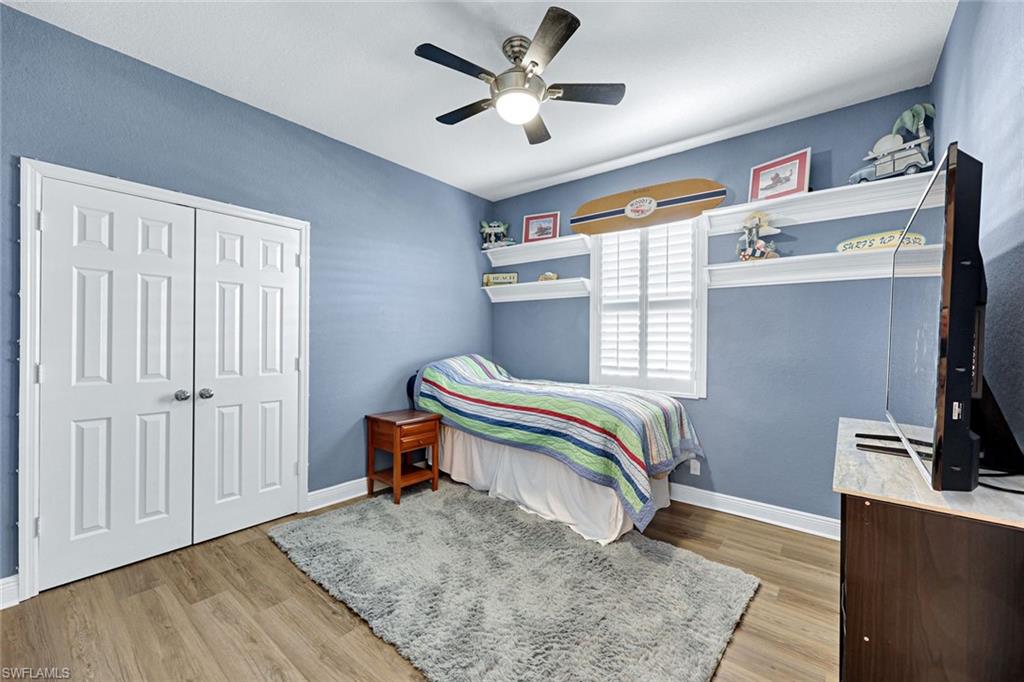 VALENCIA LAKES - Residential