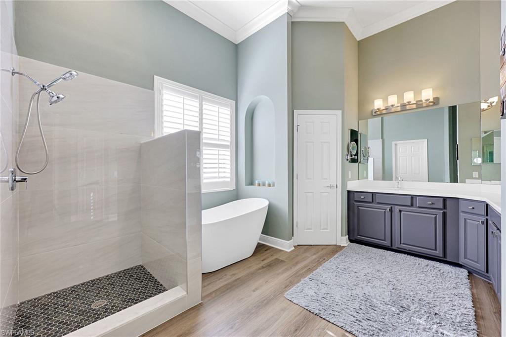 VALENCIA LAKES - Residential