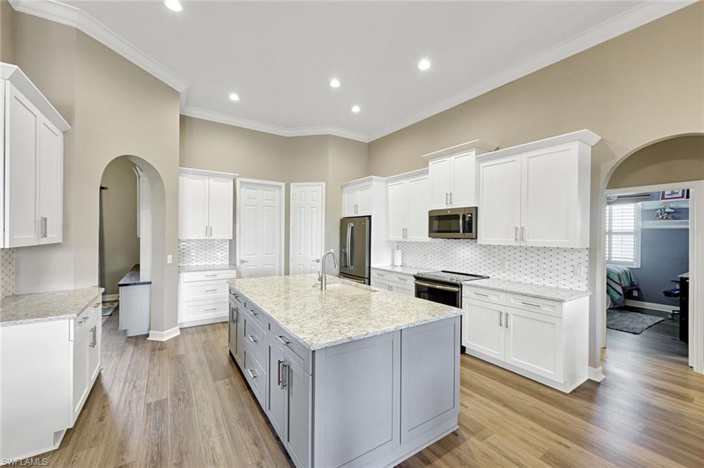 VALENCIA LAKES - Residential