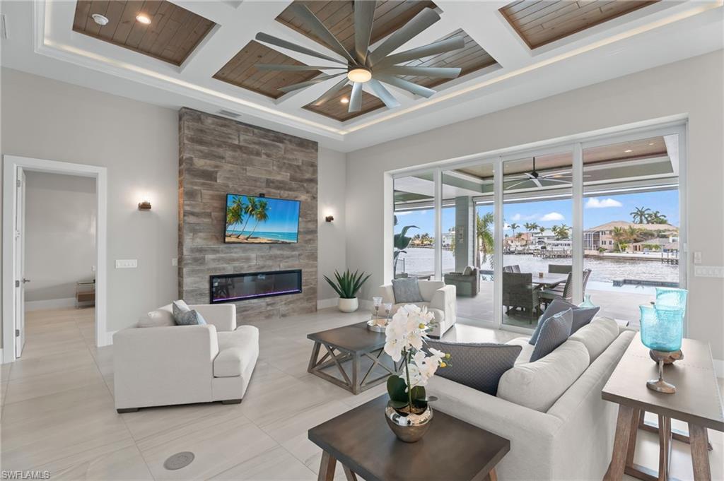 YACHT CLUB - Residential