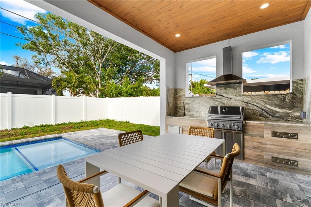 Photo of 653 107th AVE N, NAPLES, FL 34108 (MLS # 226009928)