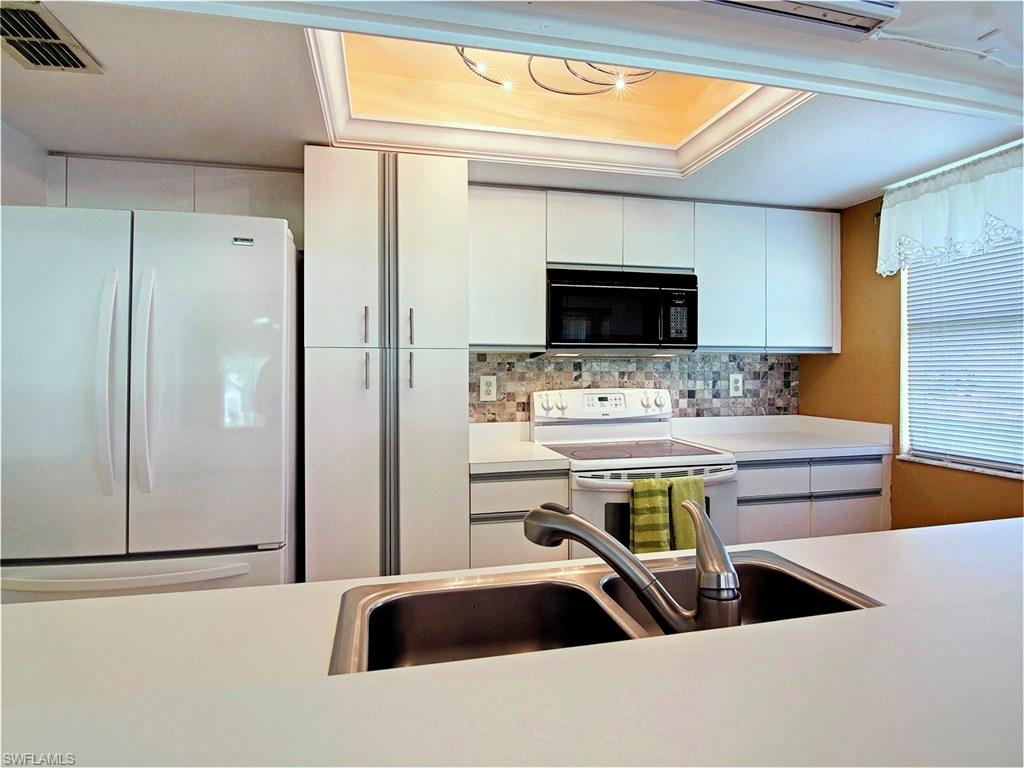 FOUNTAIN LAKES - Residential