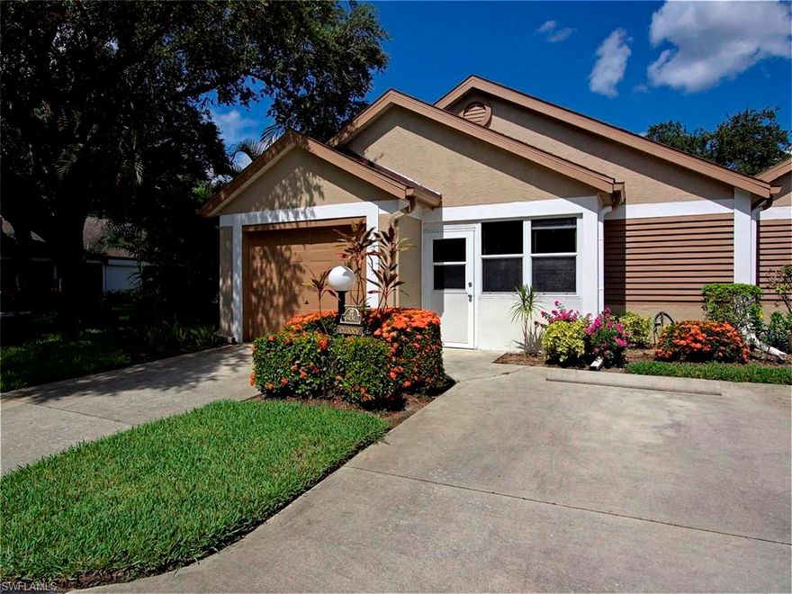 Rarely Available 2 bedroom 2 bath 1 car garage END UNIT located in the “Villas of Fountain Lakes”. Steps to the community pool with wonderful green space! West of RT41 and across from the Coconut shopping center and Hertz Headquarters... Fountain Lakes offers a verity of amenities including two swimming pools, billiards, and a 9 hole 3 par golf course all included in the condo fees.
