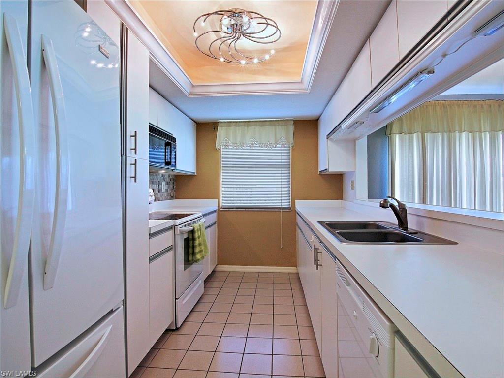 FOUNTAIN LAKES - Residential