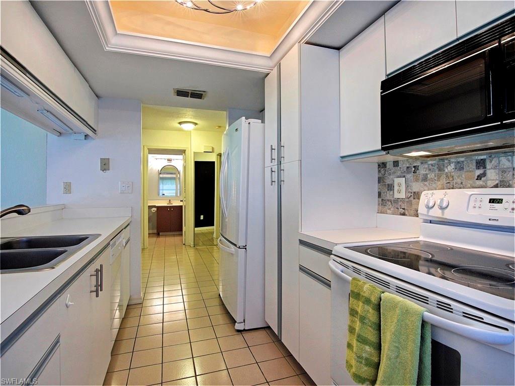 FOUNTAIN LAKES - Residential