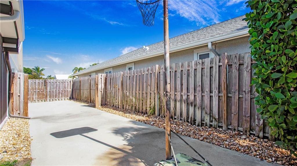 NAPLES PARK - Residential