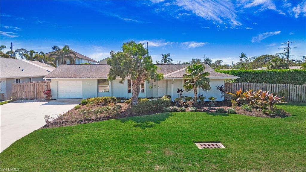 Photo of 800 100th AVE N, NAPLES, FL 34108 (MLS # 226010371)