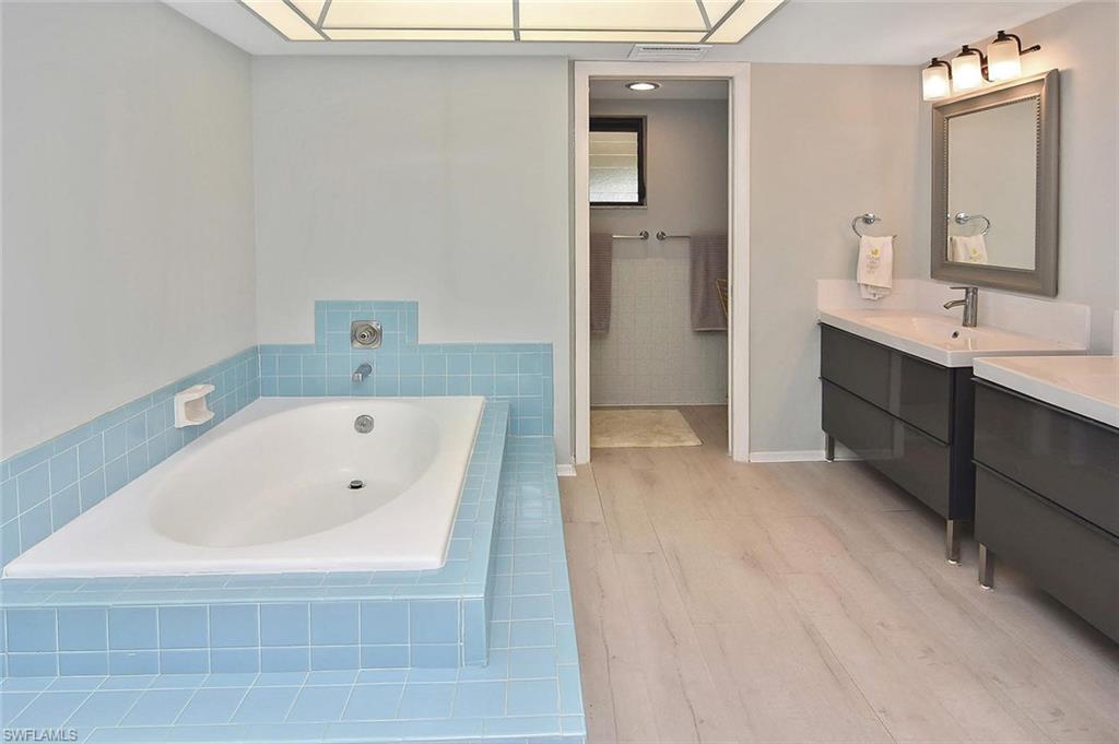 COMMODORE CLUB - Residential