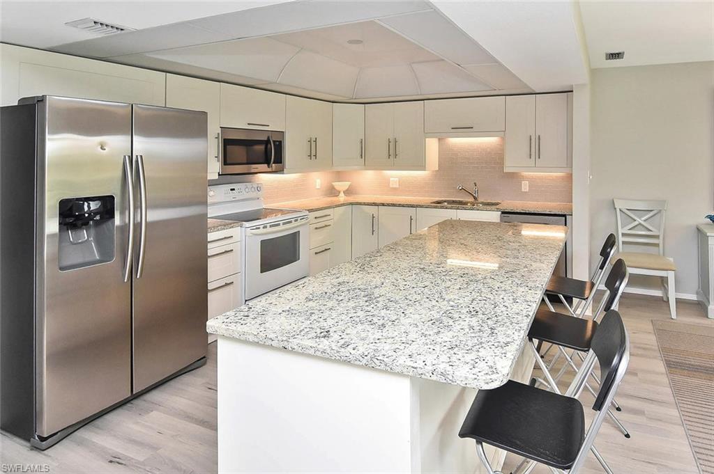 COMMODORE CLUB - Residential