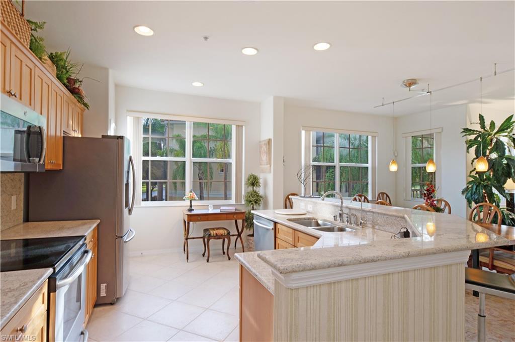 LAKE BARRINGTON - Residential