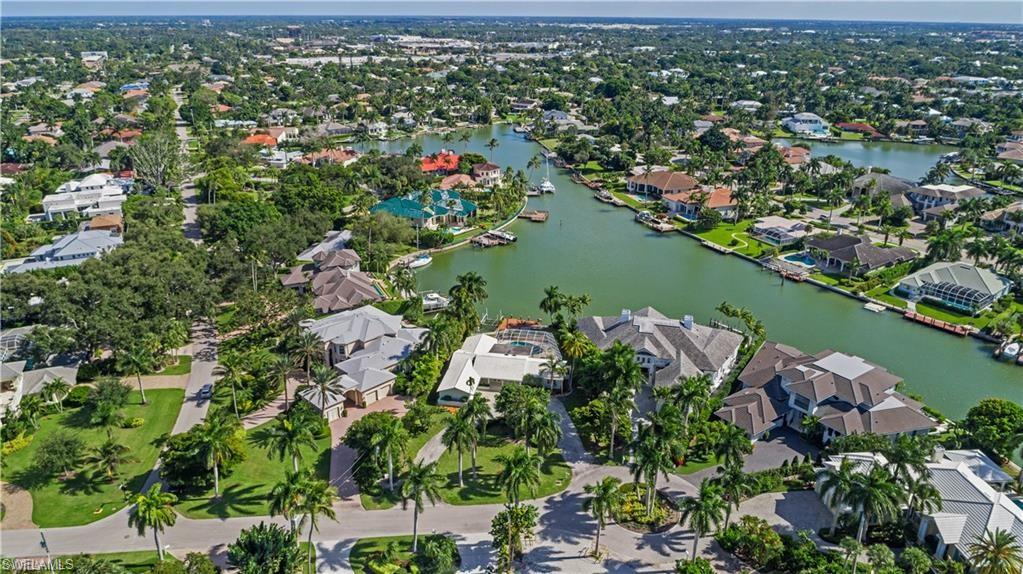 MOORINGS - Residential