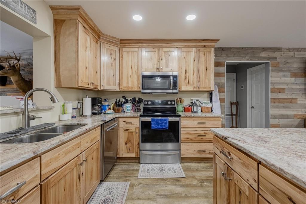 FORT MYERS SHORES - Residential