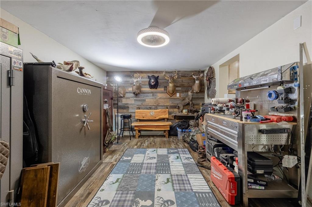 FORT MYERS SHORES - Residential