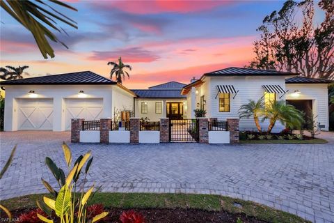 424 Spinnaker DR NAPLES FL 34102