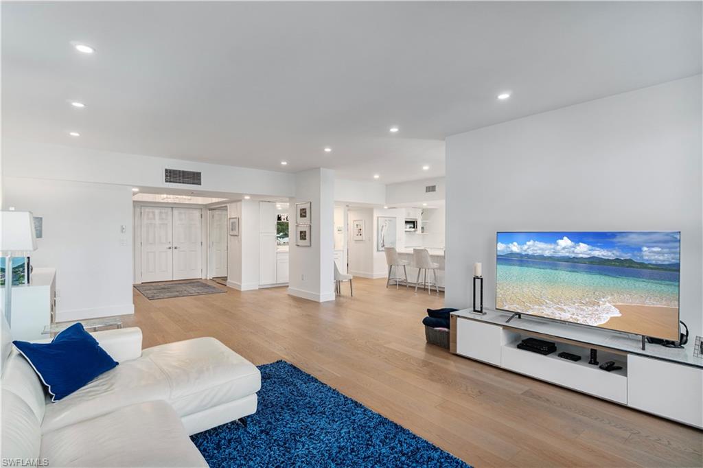 4031 Gulf Shore BLVD N 22