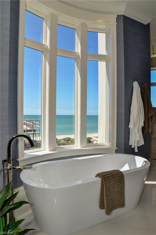 BAREFOOT BEACH - Residential