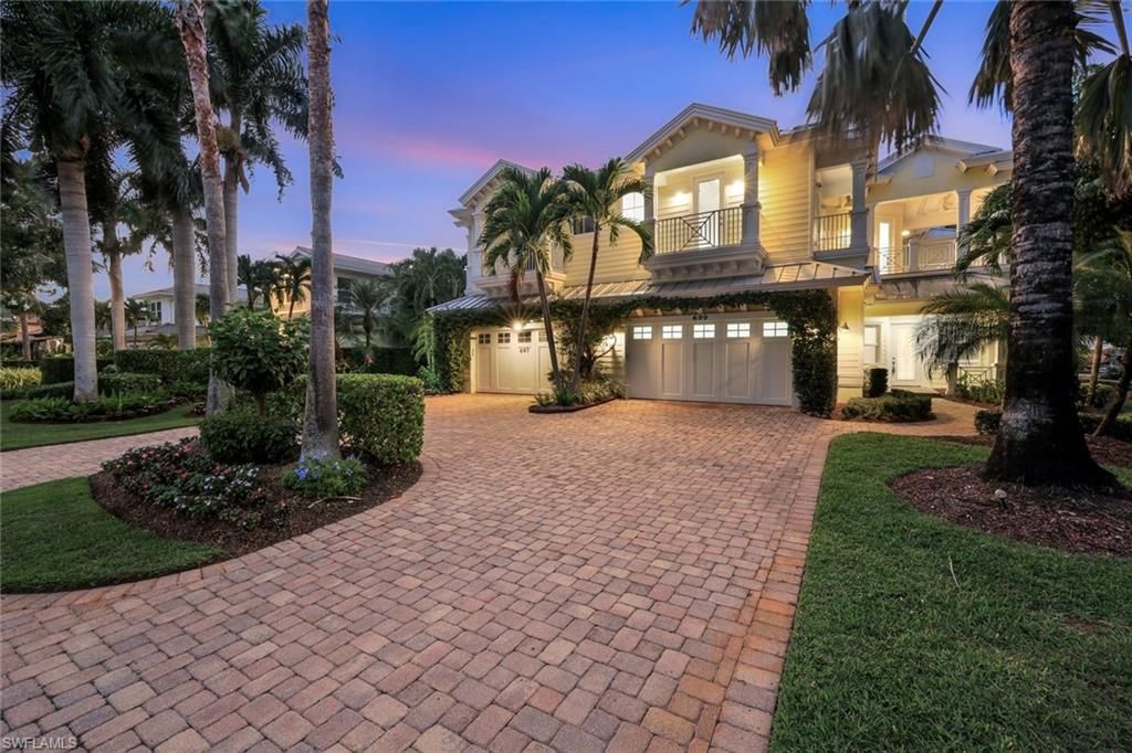 Photo of 699 Fairway TER, NAPLES, FL 34103 (MLS # 225076782)