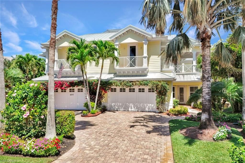 Photo of 699 Fairway TER, NAPLES, FL 34103 (MLS # 225076782)
