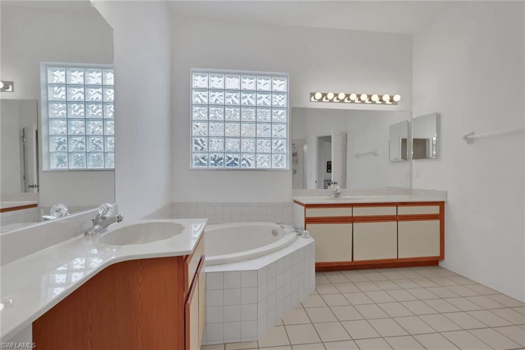 RIVERSIDE YACHT CLUB - Residential