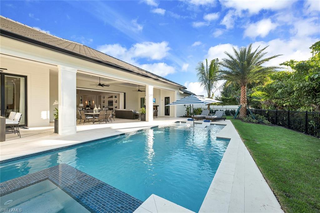 PELICAN BAY WOODS - Residential