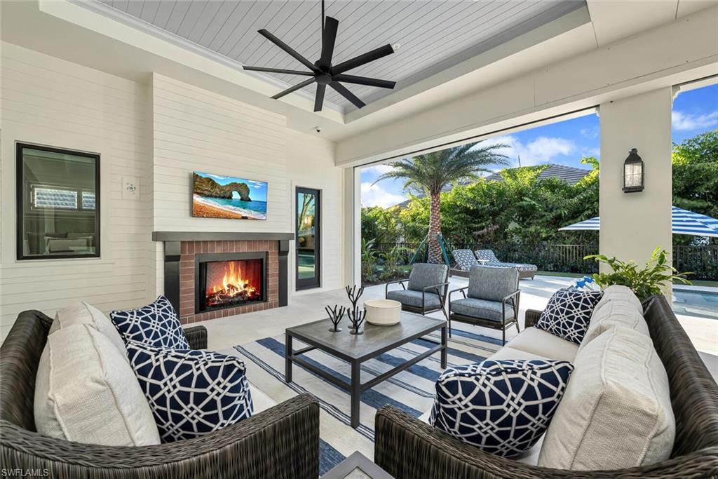 PELICAN BAY WOODS - Residential